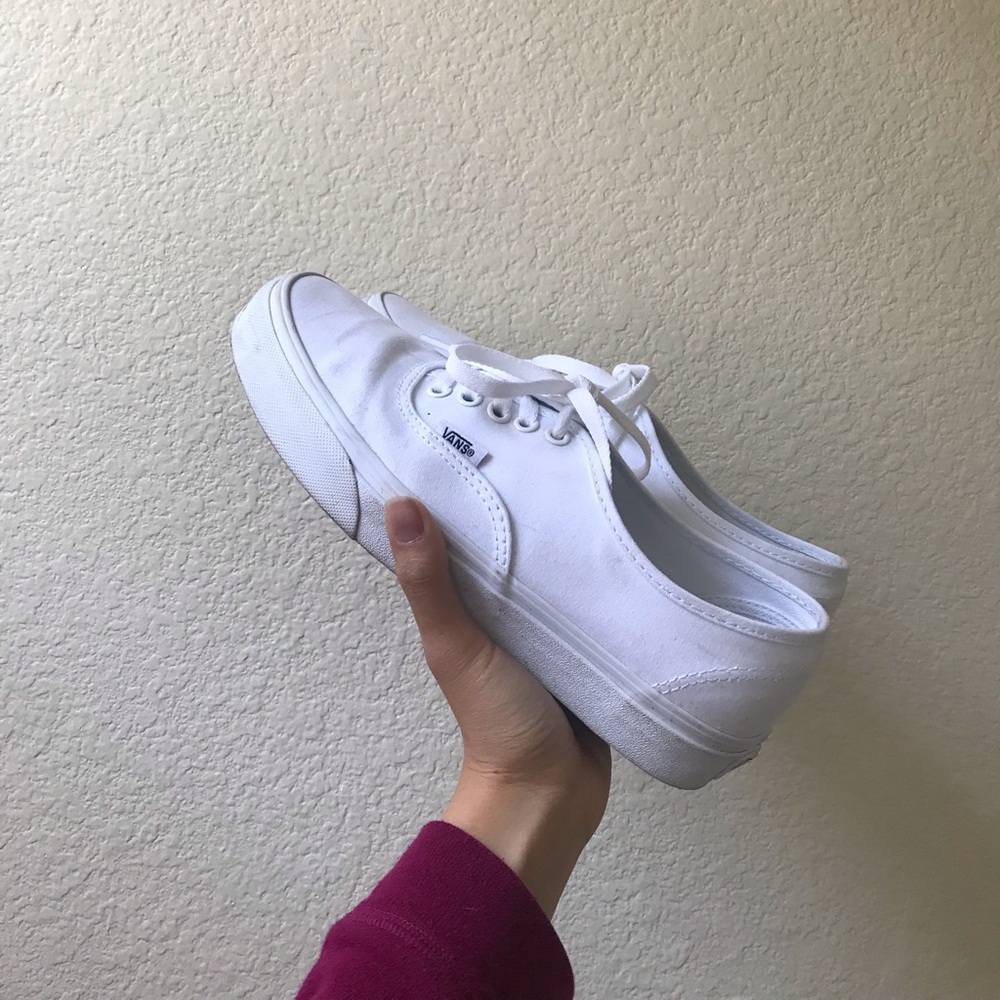 LIKE NEW ALL WHITE AUTHENTIC VANS - Picture 5 of 6